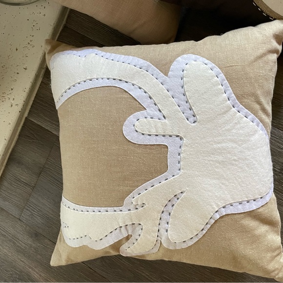 Like new WEST ELM winter owl reindeer penguin appliqué set of 4 linen pillows - Picture 10 of 12